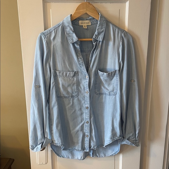 cloth & stone Tops - cloth & stone Light Blue Chambray Button-Up Shirt